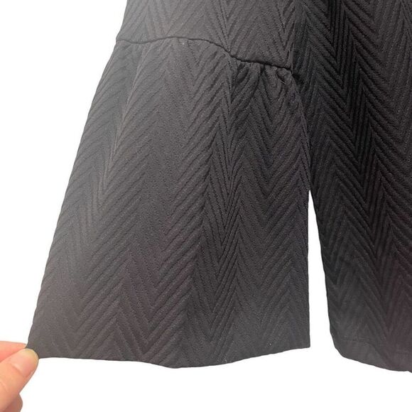 J. McLaughlin Black Herringbone Stretch Bell Catalina Cloth Blouse Women’s Small - Picture 3 of 4